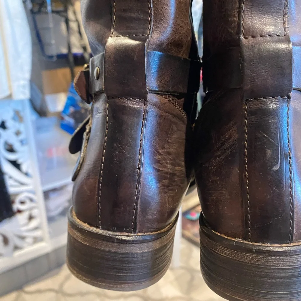 Hinge Devin Buckle Detail Riding Boots 9.5 Brown Equestrian Classic Preppy Moto